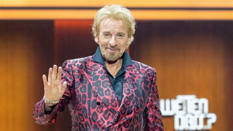 Thomas Gottschalk'Wetter-Show-Skandal: Bir Alman Efsanesinin TV Tarihine Damga Vuran Şaşırtıcı Performansı!