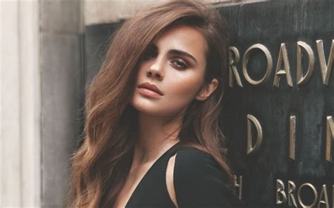  Xenia Deli'nin Moda Ateşi defile sırası dramı: İtalyan tasarımcının kontrolden çıktığı anlar!